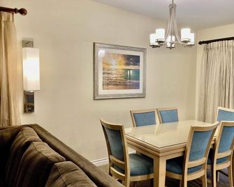 Walk across to beach 2/2 Riviera Shores Resort @ Hilton Grand Vacation Club - Capistrano Beach - Dining room