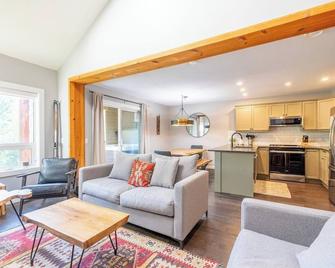 Stone Creek Chalets by Fernie Central Reservations - Fernie - Pokój dzienny