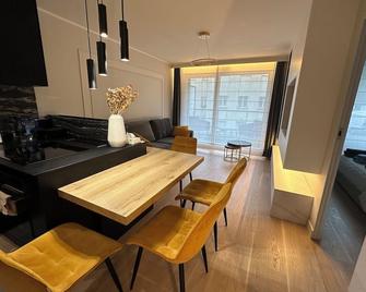 Elegant Apartment Minutes from Paris - Issy-les-Moulineaux - Salle à manger