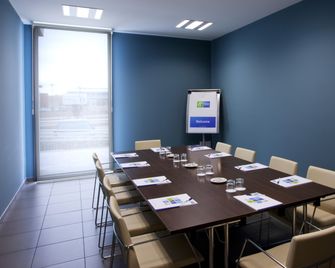 Holiday Inn Express Vitoria By IHG - Vitoria-Gasteiz - Ruang rapat