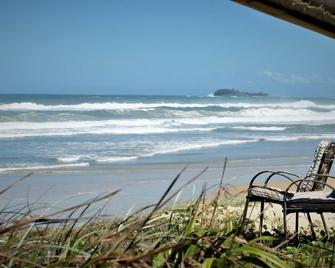 Pacific Palms Motor Inn - Marcoola - Strand