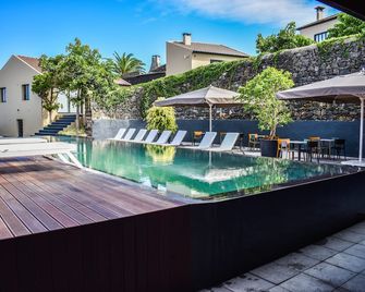 Volcanic Charming House - Ribeira Grande - Piscina