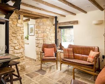 The Bantam Tea Rooms & Guest House - Chipping Campden - Living room