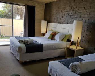 Lancelin Beach Hotel - Lancelin - Bedroom