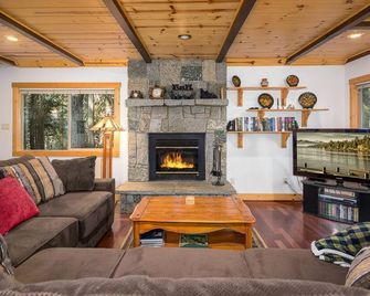 The Lazy Bear Lodge - Tahoma - Living room