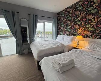 Scenic River Shannon Three bedroom house - Carrick-on-Shannon - Bedroom