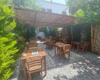 Ayisigi Otel - Ayvalık - Patio