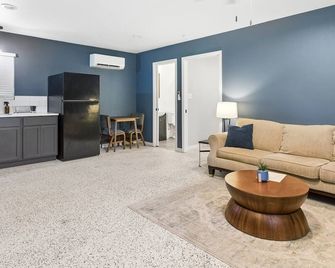 Peaceful Tiny Home Near Sfa - Nacogdoches