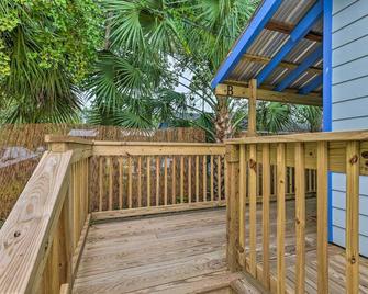 Downtown Ocean Springs Retreat 1 Mi to Beach! - Ocean Springs - Balcony