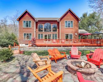 Fire Pit And Bbq Elegant Split Rock Resort Getaway! - Lake Harmony - Patio