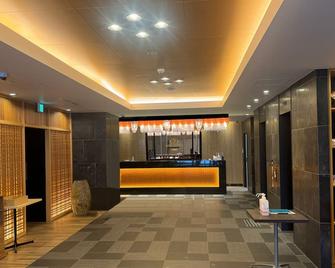 Apa Hotel Kyoto Gojo Omiya - Kyoto - Front desk