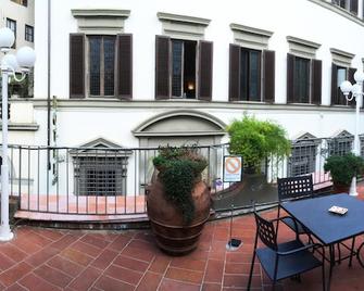 Hotel Balcony - Florenz - Innenhof