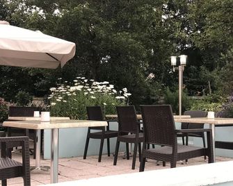 Hôtel Jurjura - Dole - Innenhof