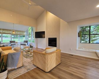 Luxury Lake View Villa Near Eisenhower State Park - Denison - Obývací pokoj