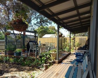 Little Port Cottage - Portarlington - Patio