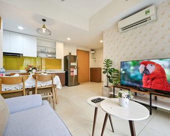 High Class 2 Bedrooms Masteri Thao Dien Apartment, Fully Furnished With Full Amenities - Ho Chi Minh Stadt - Wohnzimmer