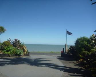 Pohutukawa Coast B&B - Thames - Lobby