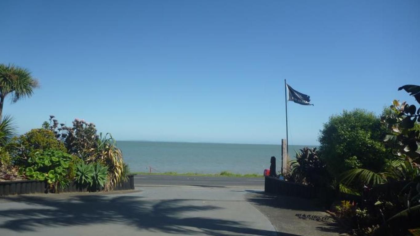 Pohutukawa Coast B&B