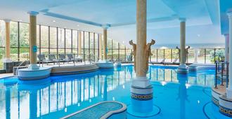 Delta Hotels by Marriott Manchester Airport - Manchester - Zwembad