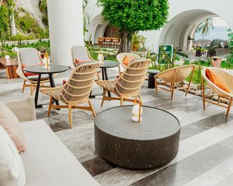 كامينو ريال زاشيلا هواتولكو - سانتا ماريا واتولكو - شرفة مرصوفة