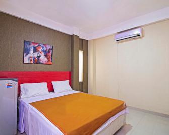 RedDoorz near Cilandak Town Square - Yakarta - Habitación