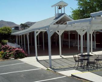 Lakeshore Lodge - Wofford Heights - Patio