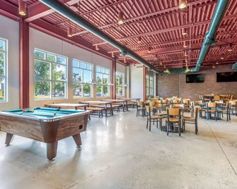 Burrstone Inn, an Ascend Collection Hotel - New Hartford