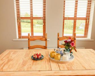 Daisy's Cottage, Pet Friendly In Listowel, County Kerry - Listowel - Dining room