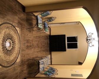 Minutes walk to the beach - Bull Bay - Room amenity