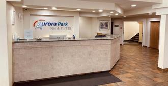 Aurora Park Inn & Suites - Dawson Creek - Front desk
