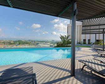 Loxwood House by Cozy - Accra - Pool