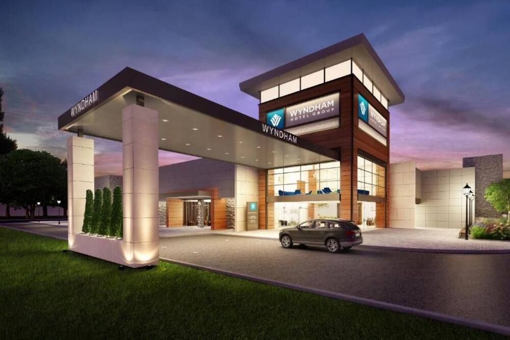 Building view of Wyndham Lancaster Resort & Convention Center