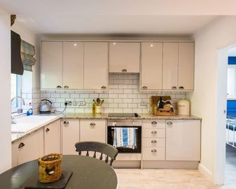 Oakley Retreat - Nantwich - Kitchen