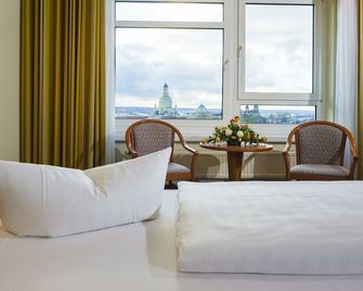 هوتل أم تيراسنوفر - درسدين - غرفة نوم