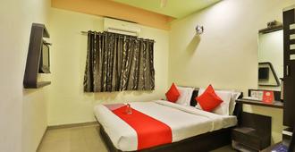 Collection O 11491 Hotel Santro - Ahmedabad - Habitación