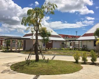 Suanrak resort - Suphan Buri - Edificio
