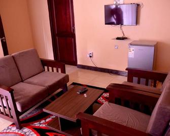 Antique Apartments - Entebbe - Salon