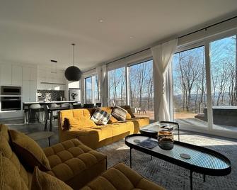 Dax House Stunning Mont-Tremblant Getaway Retreat - La Conception - Living room