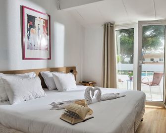 Artemia Hôtel - Aigues-Mortes - Bedroom