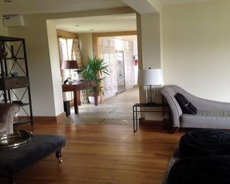 Beautiful House in rural location - Fibre Optic internet - Leominster - Living room