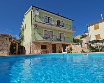 Apartments Ivanka 1056 - Pula - Zwembad