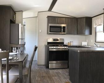 Great Blue Resorts - Cherry Beach Resort - Cove Beach - Cocina