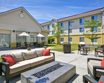 Homewood Suites by Hilton Ithaca - איתקה - פטיו