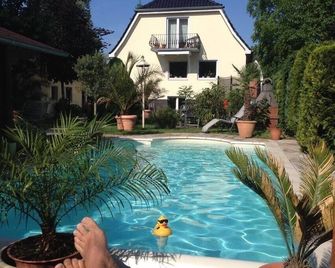 Uebernachten Im Gruenen - גליניק/נורדבאהן - בריכה