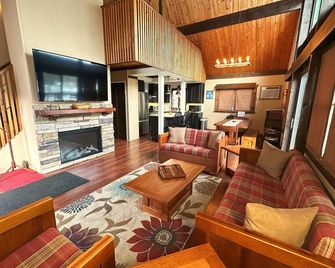 - Highly Rated Waterfront: Hot Tub, Fireplace, Pet Friendly! - - Lake Ariel - Salon