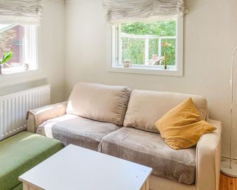 Cozy Home in Oerebro With Wifi - Örebro - Stue