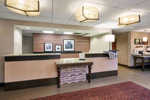 Front desk view of Hampton Inn Peoria-East At The River Boat Crossing