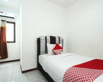 OYO 1582 Bungo Guest House - Muarabungo - Habitación