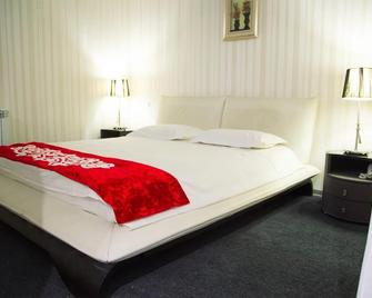 Hotel & Fitness Center Mandarin - Aktau - Bedroom