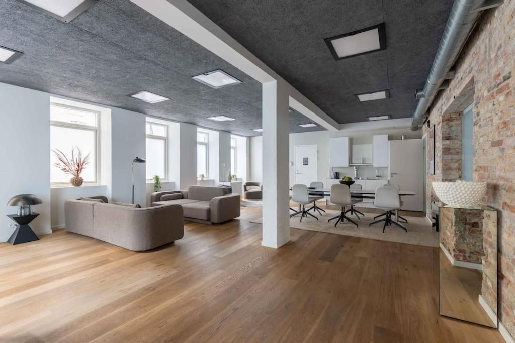 Spacious Double-Apartment for 10 in CPH City Center – København